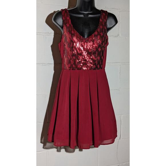 My Michelle Sequin Party Dress Sleeveless Fit and Flare Sheer Overlay Small 5 - Picture 1 of 5